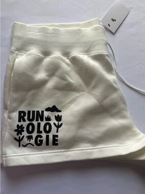 Nike white 


Drawstring Sweat Shorts